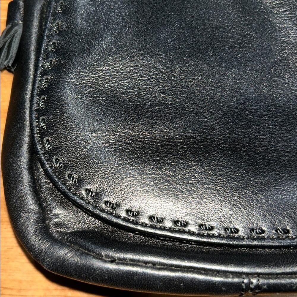 Woman’s Eddie Bauer Black Leather Bag - Picture 3 of 9